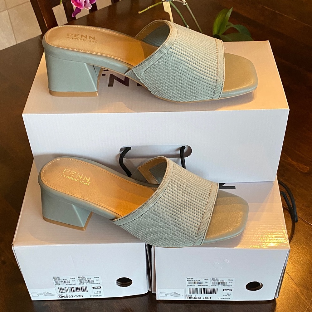 Beautiful double wide shoes by penningtons with extra comfort ribbed cloth NWT